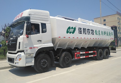 輕量化天龍前四后八飼料車